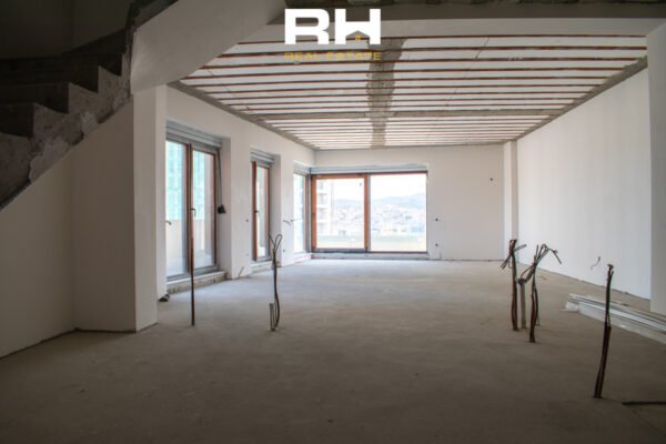 Duplex 200m2 me #QIRA në “Nartel Center”, Pejton.