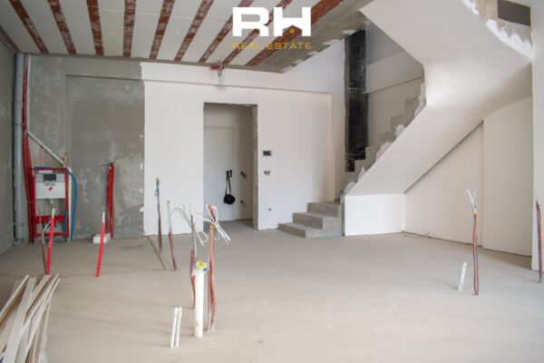 Duplex 200m2 me #QIRA në “Nartel Center”, Pejton.