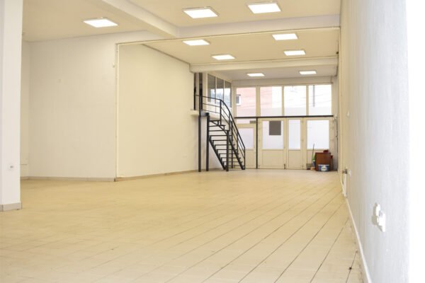 Lokal 200m² me #QIRA në lagjen e Muhaxherëve.