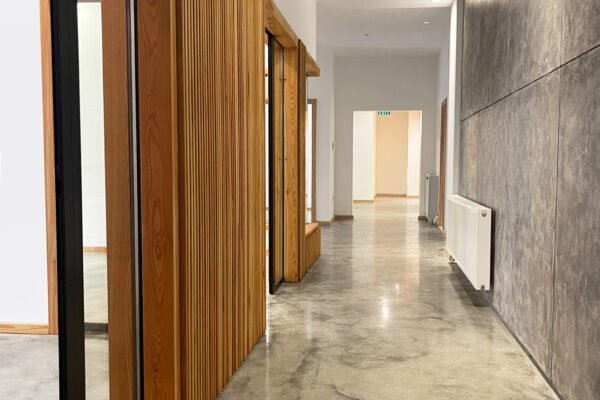 Zyre 200m² me #QIRA në objektin e “Nartel Center”, Pejton.
