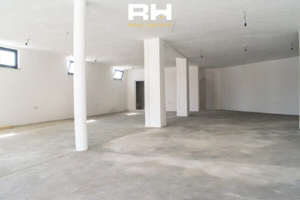 Lokal 200m² me #QIRA në Emshir