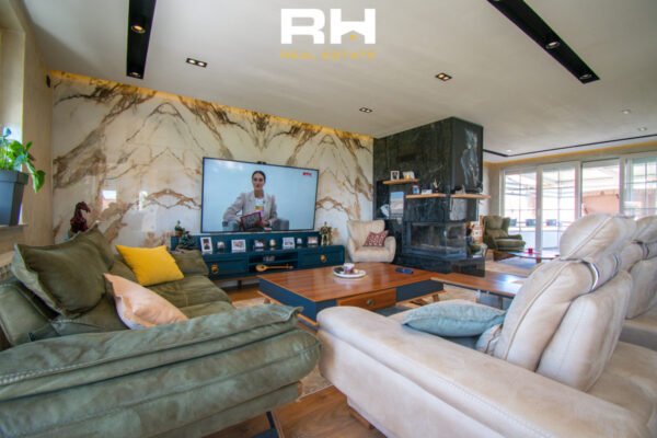 Shtëpia 480m² në #SHITJE në Emshir