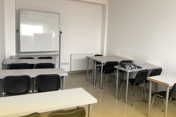 Objekti 1000m² me #QIRA në Qendër