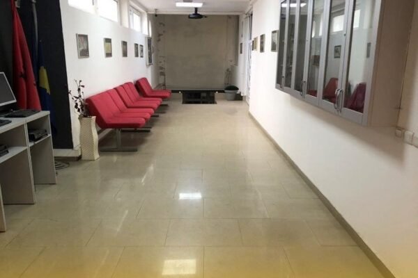 Objekti 1000m² me #QIRA në Qendër