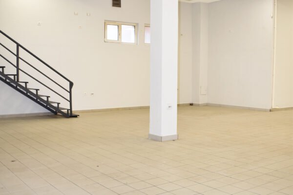 Lokal 200m² me #QIRA në lagjen e Muhaxherëve.
