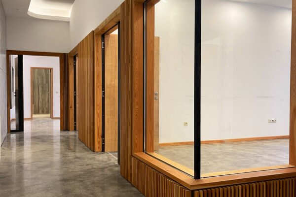 Zyre 200m² me #QIRA në objektin e “Nartel Center”, Pejton.