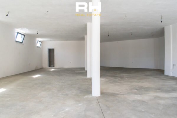 Lokal 200m² me #QIRA në Emshir