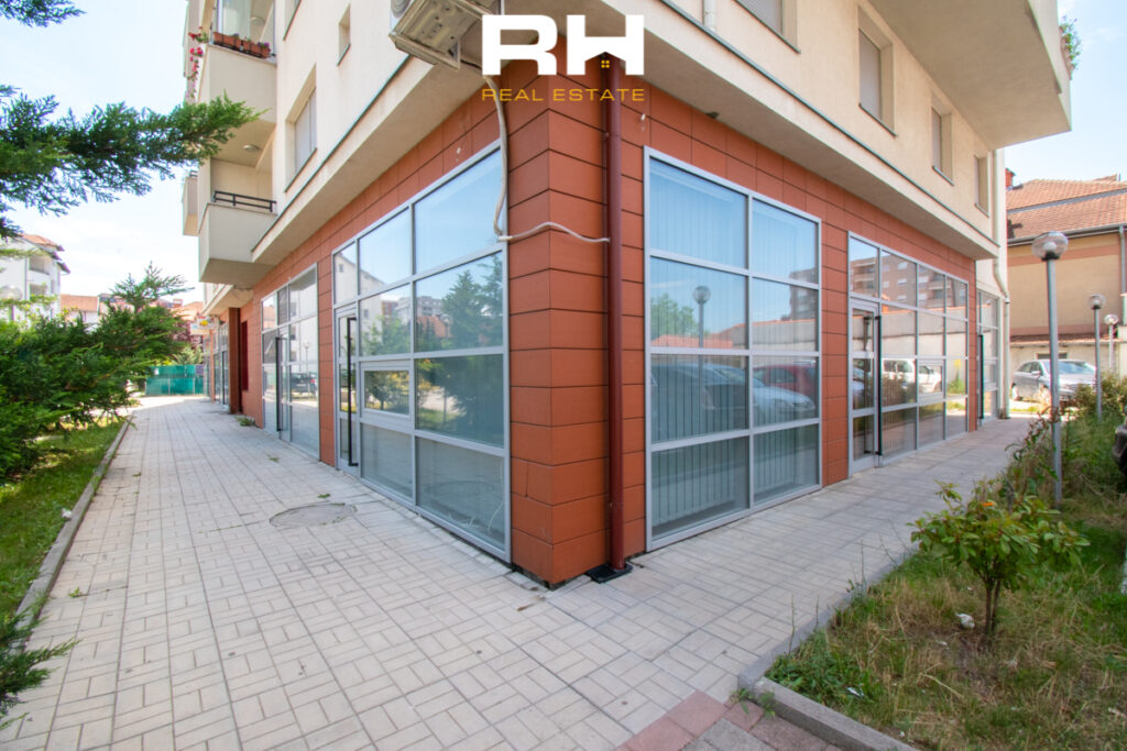 Lokali 90m² me #QIRA në objektin e “Nartel Exin”, në Emshir.