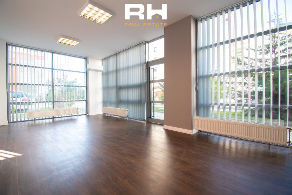 Lokali 90m² me #QIRA në objektin e “Nartel Exin”, në Emshir.