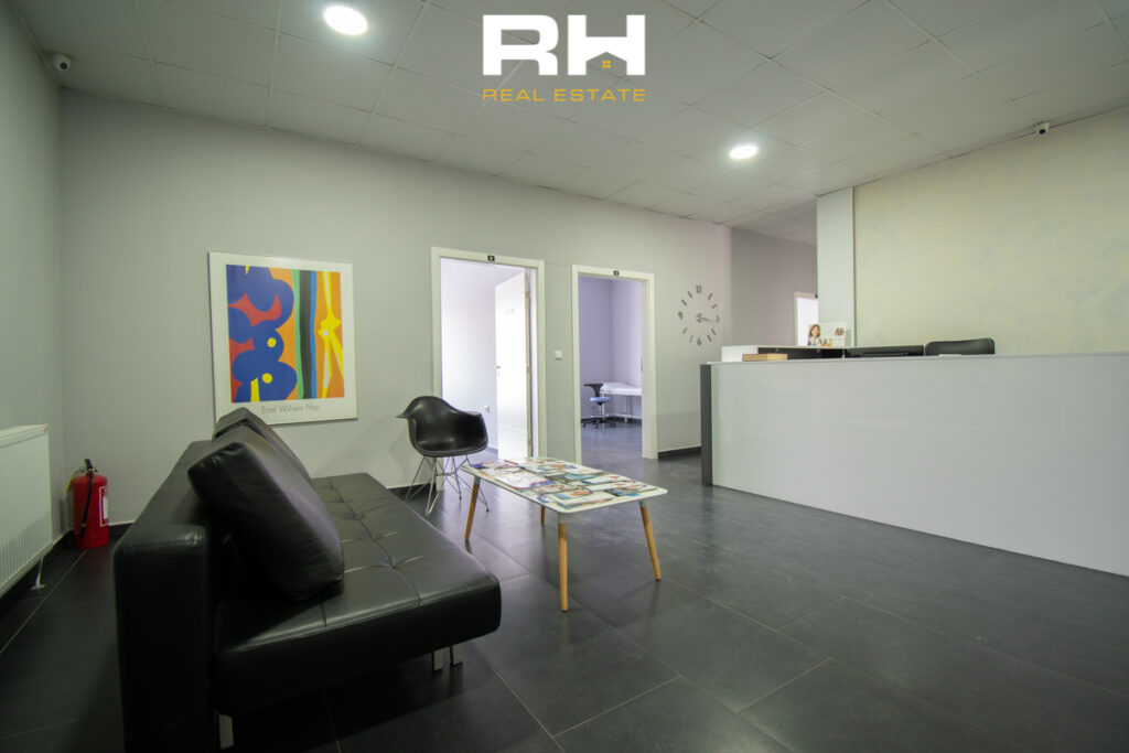 Lokal 218.6m² me #QIRA në Fushë Kosovë.