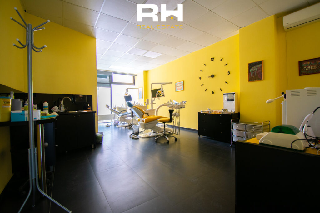 Lokal 218.6m² me #QIRA në Fushë Kosovë.