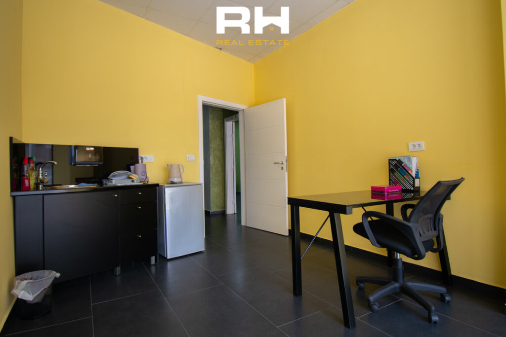 Lokal 218.6m² me #QIRA në Fushë Kosovë.