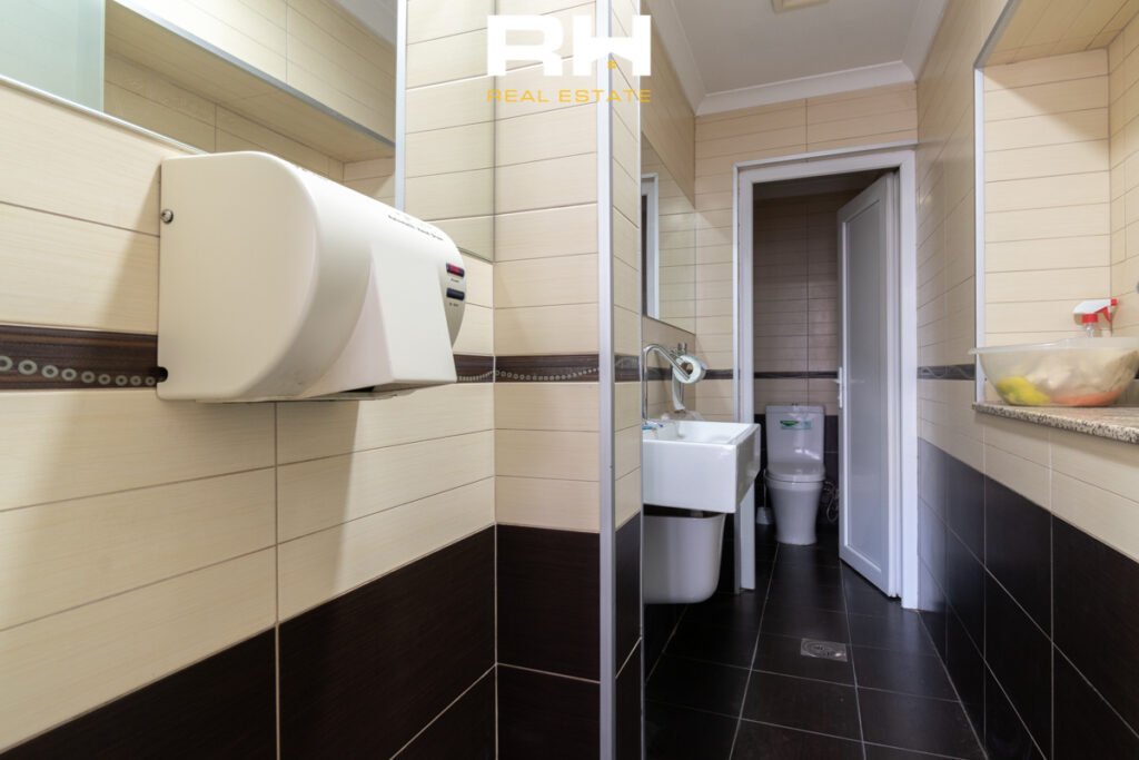 Zyre 200m² me #QIRA në Qendër