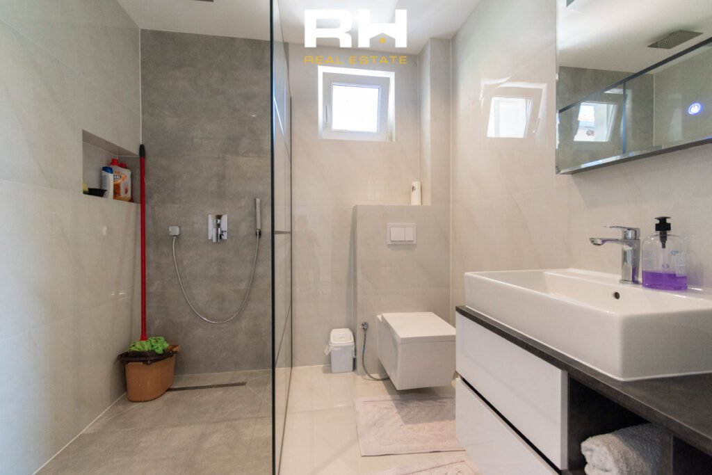 Shtëpi 480m² me #QIRA në Emshir.