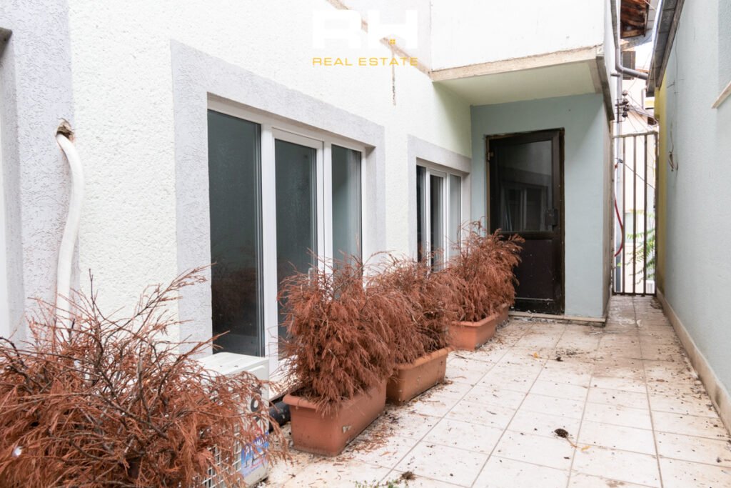 Zyre 200m² me #QIRA në Qendër