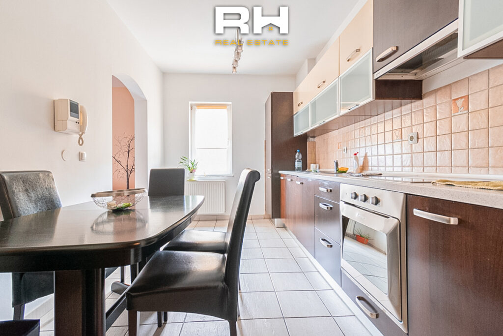 Banesa 85m² me #QIRA te Qafa.