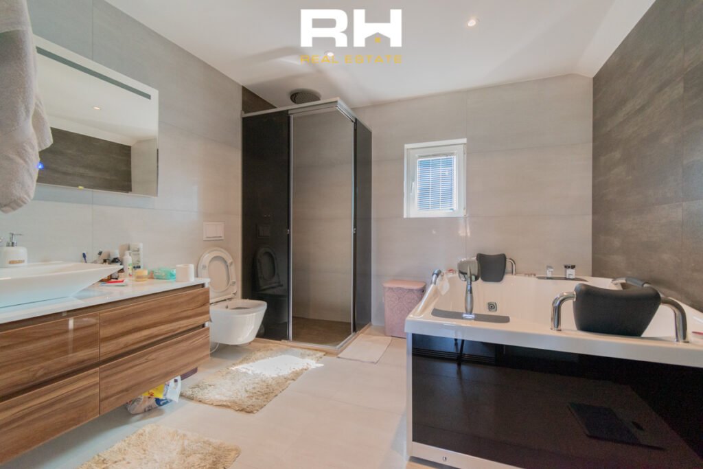 Shtëpi 480m² me #QIRA në Emshir.