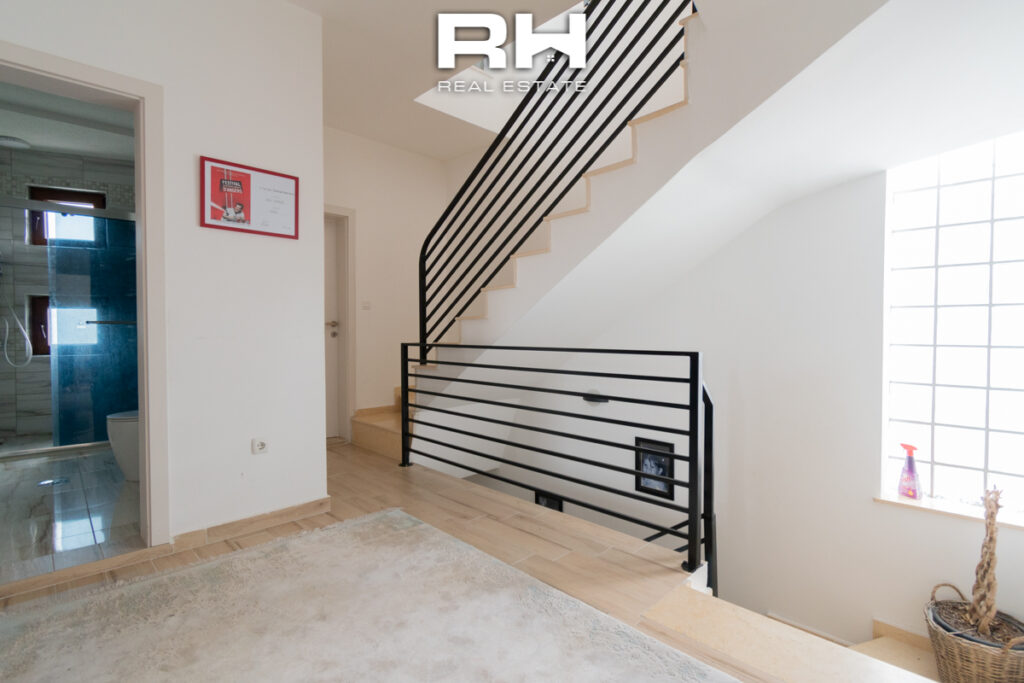 Shtepi 265m² me #QIRA në Bërnicë të Poshtme