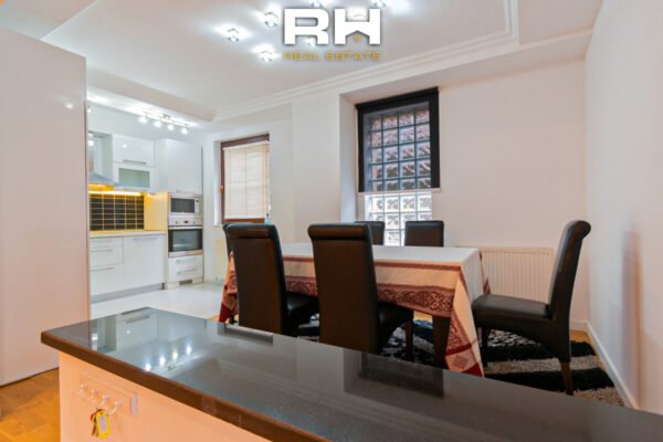 Shtëpi 204m² + 50m² në #SHITJE në Lagjen Nic
