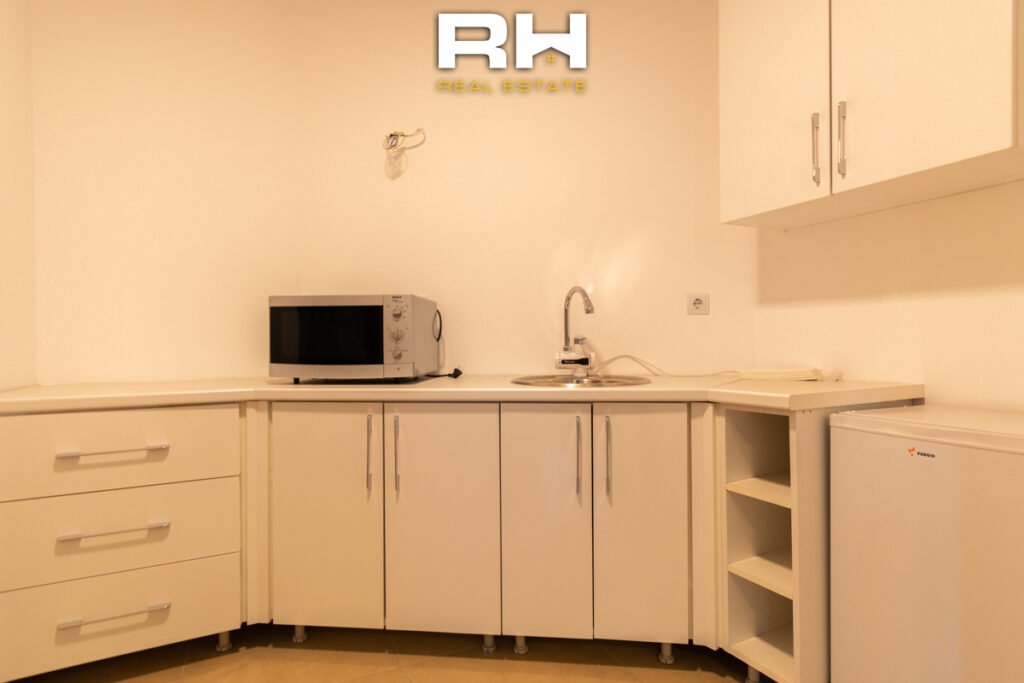 Banesa – Zyre 156m² me QIRA në Aktash