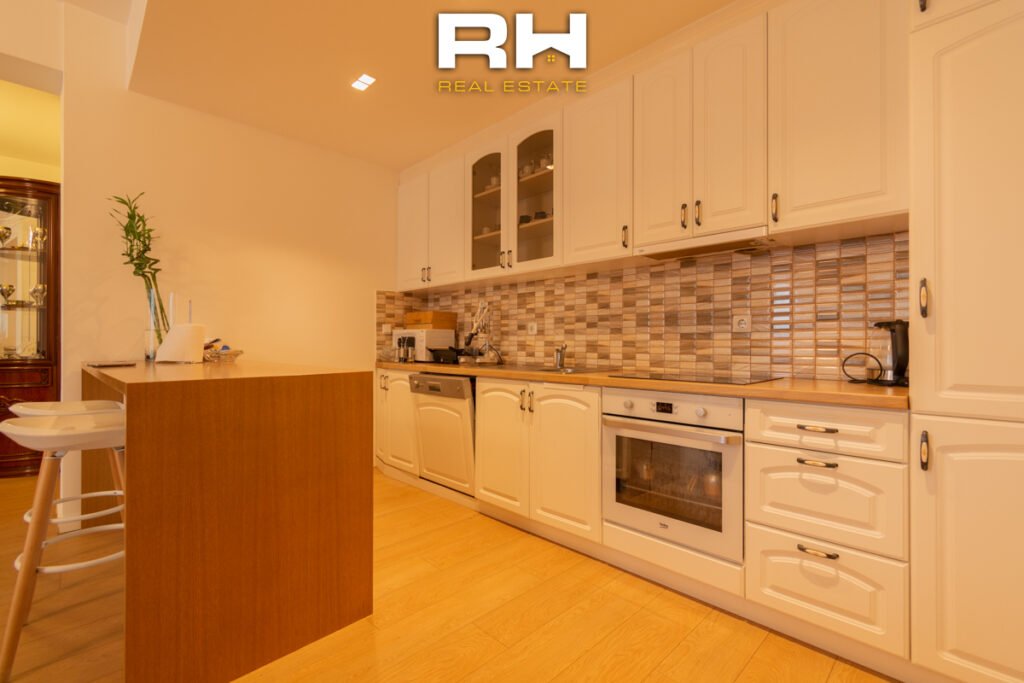 Banesë – Zyre 200m² me #QIRA në Pejton