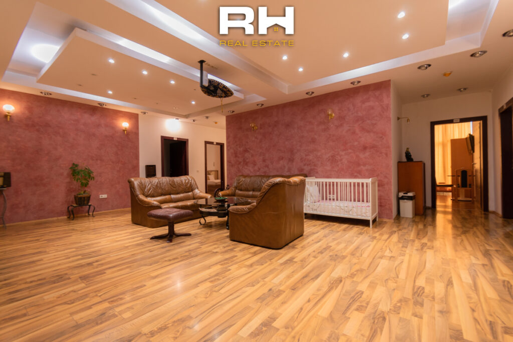 Objekt 1100m² me #QIRA në Kodra e Trimave