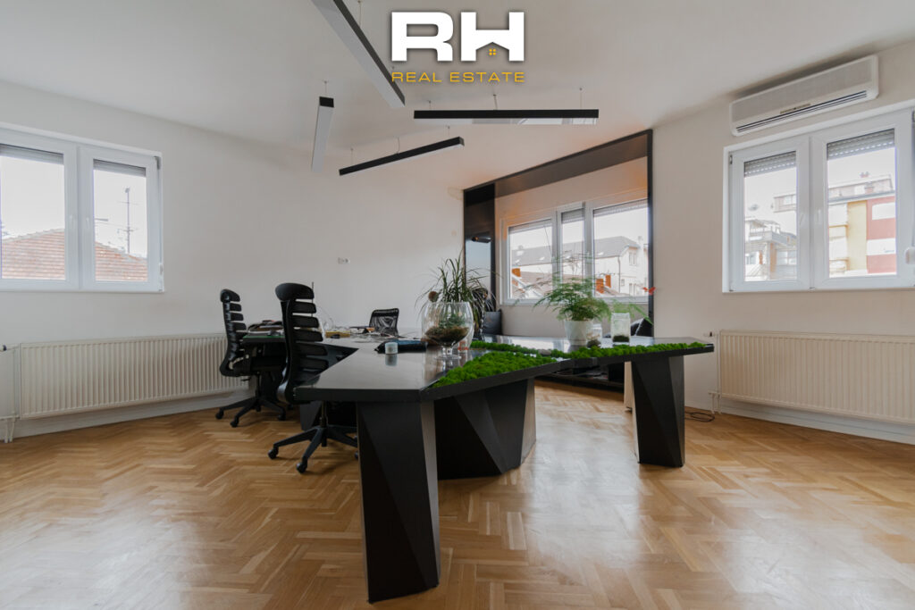 Banesë – Zyre 66.35m² në SHITJE në Qendër