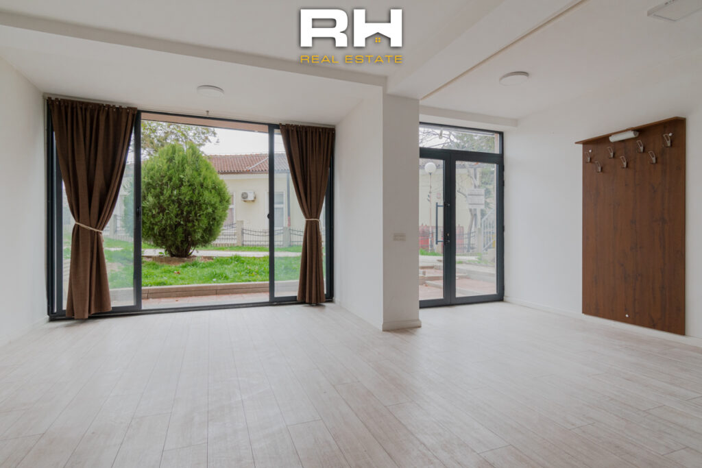 Lokal 57m² neto në SHITJE në Qendër