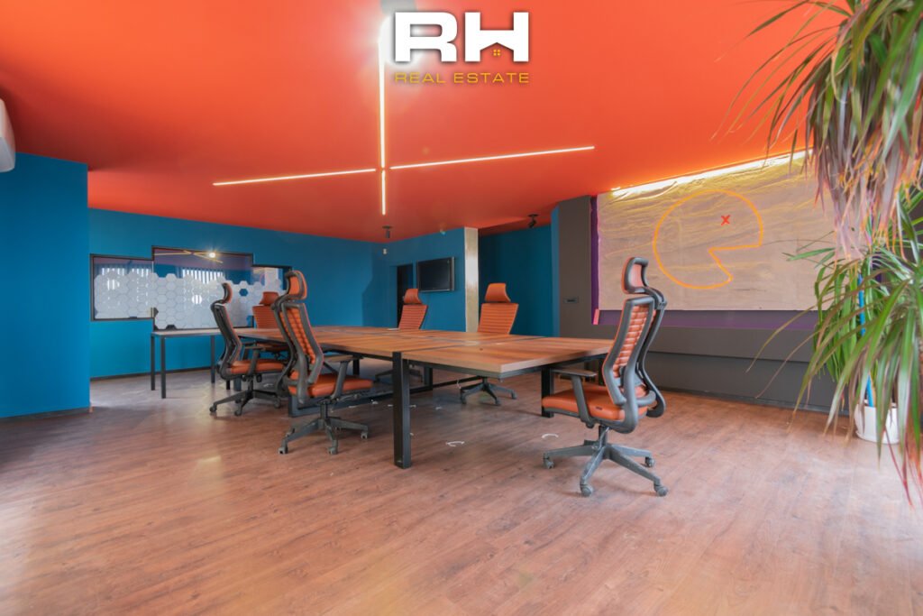 Zyre 148m² + 50m² me #QIRA në Fushë Kosovë