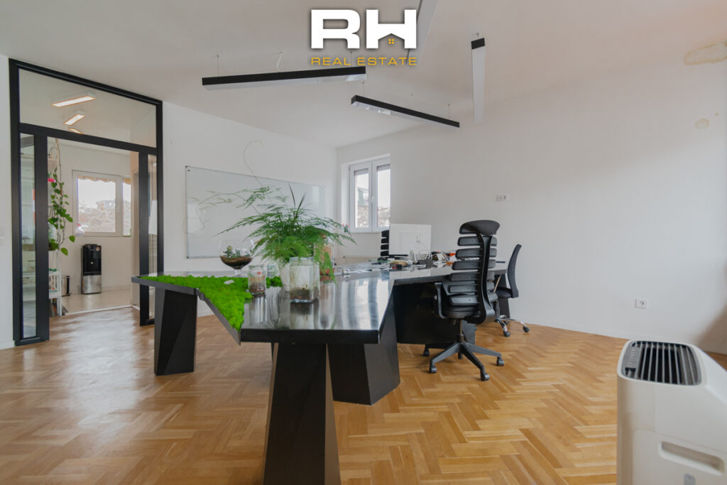 Banesë – Zyre 66.35m² në SHITJE në Qendër