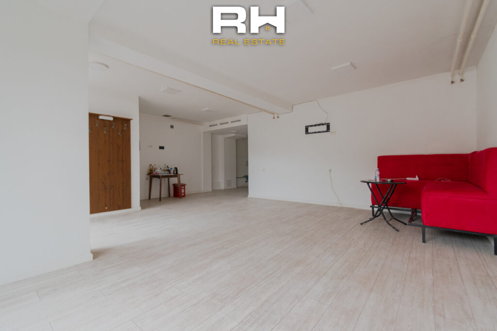 Lokal 57m² neto në SHITJE në Qendër