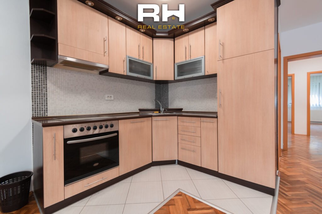 Objekt 330m² me #QIRA në Dardani