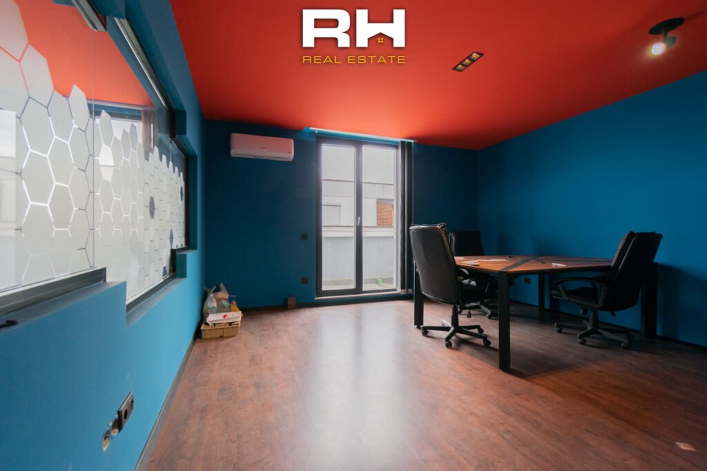 Zyre 148m² + 50m² me #QIRA në Fushë Kosovë