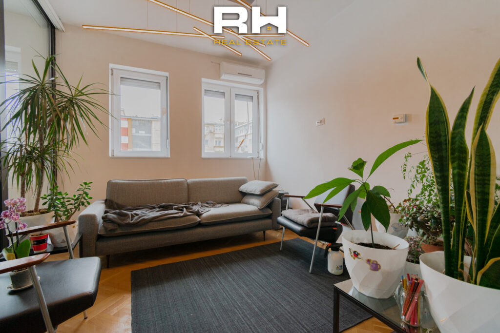 Banesë – Zyre 66.35m² në SHITJE në Qendër