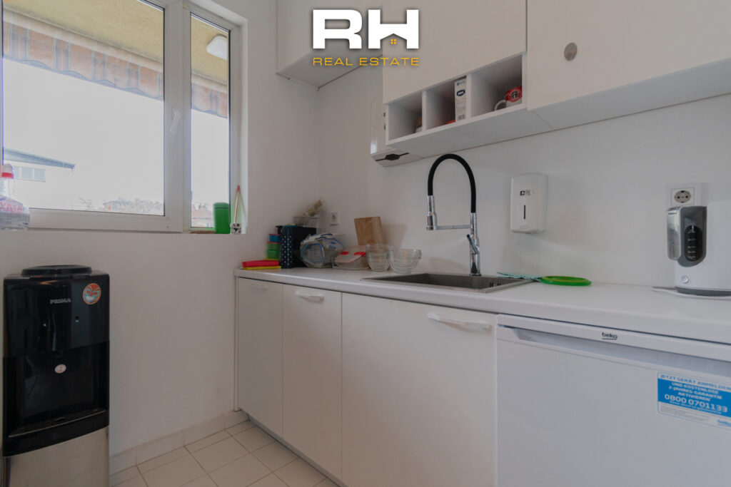Banesë – Zyre 66.35m² në SHITJE në Qendër