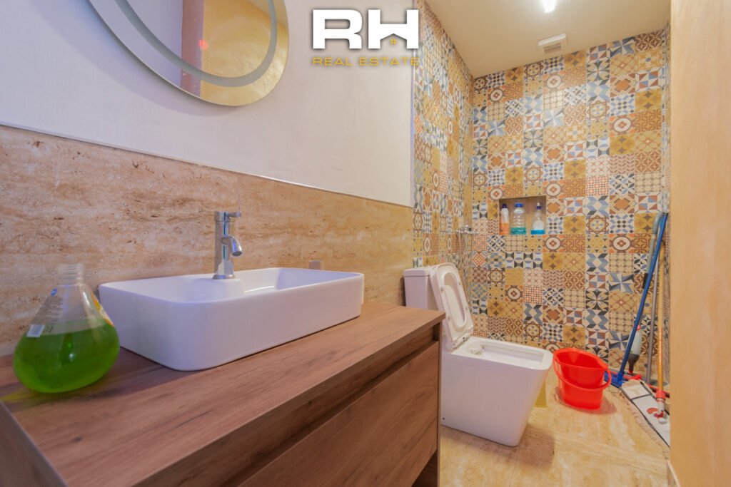 Zyre 148m² + 50m² me #QIRA në Fushë Kosovë