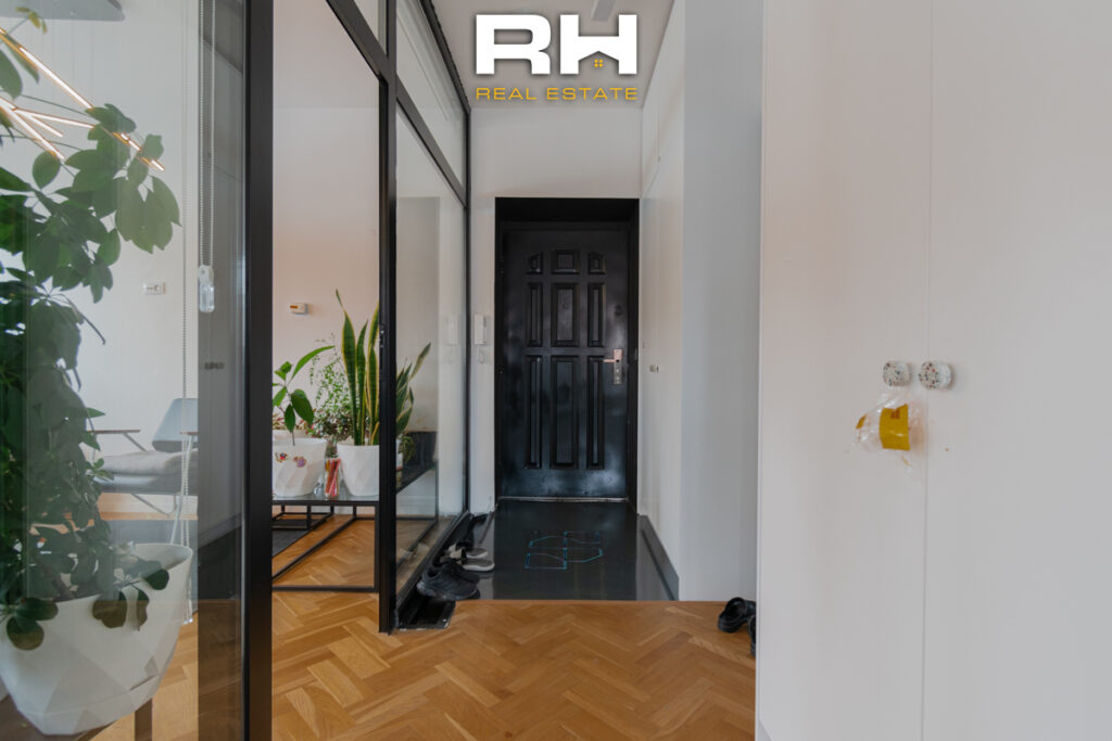 Banesë – Zyre 66.35m² në SHITJE në Qendër
