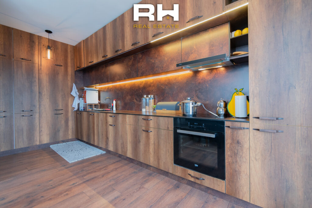 Penthouse 155m² + 90m² në SHITJE në Dragodan / Arbëri