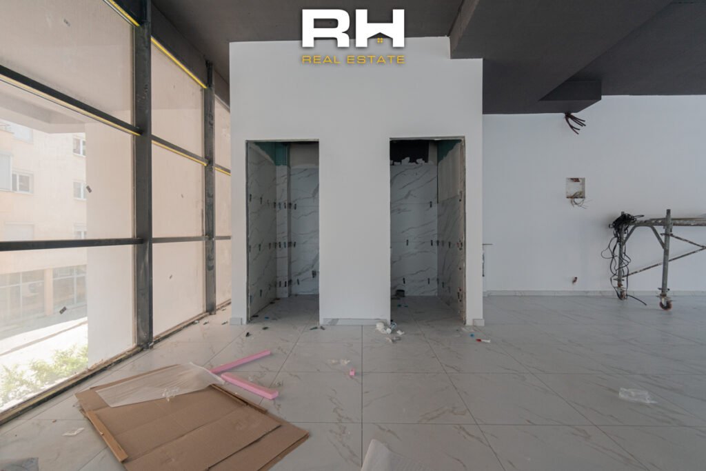 Lokal 160m² + 150m² me #QIRA ose në SHITJE te Mati 1