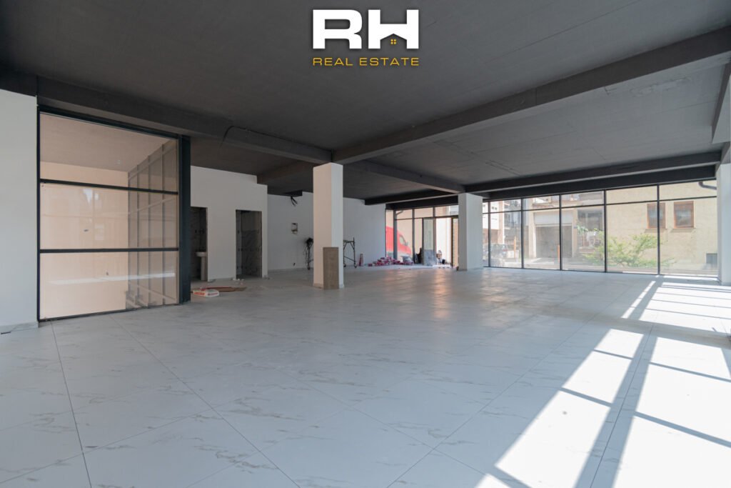 Lokal 160m² + 150m² me #QIRA ose në SHITJE te Mati 1