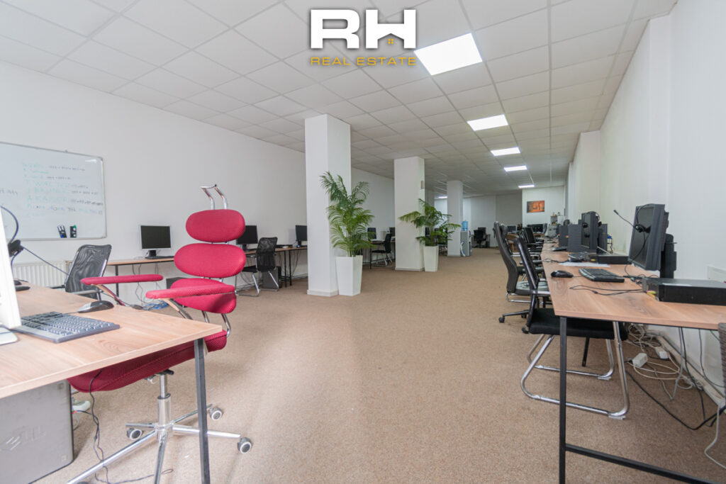 Lokal – Zyre 130m² në SHITJE te Rruga B.