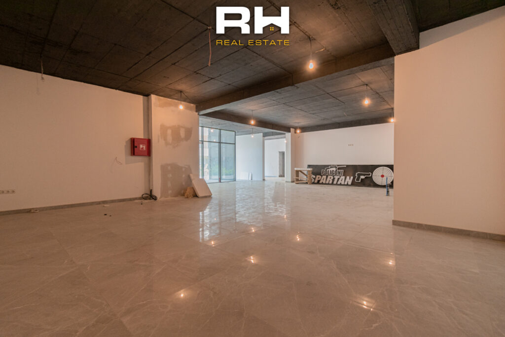 Lokal 205m² + 100m² me #QIRA ose në SHITJE te Mati 1