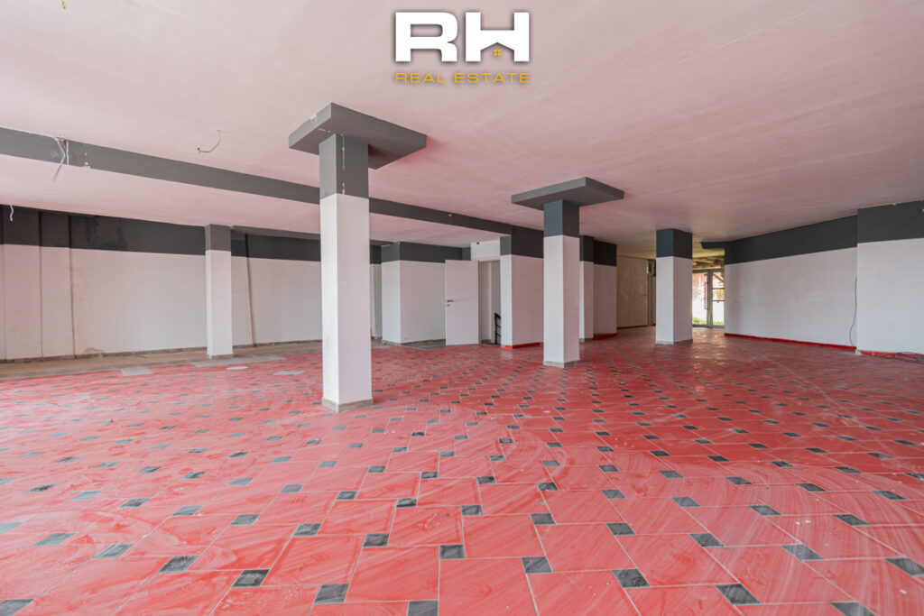 Lokal 180m² + 115m² me #QIRA në Bregun e Diellit