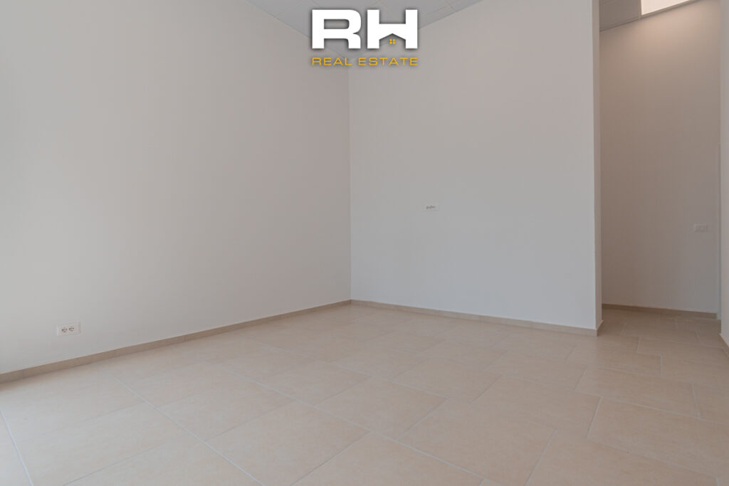 Lokal 35m² me #QIRA në Bregun E Diellit