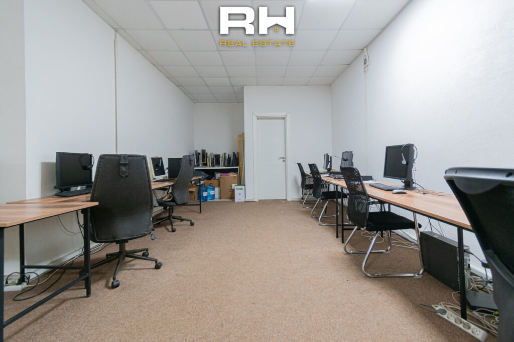 Lokal – Zyre 130m² në SHITJE te Rruga B.
