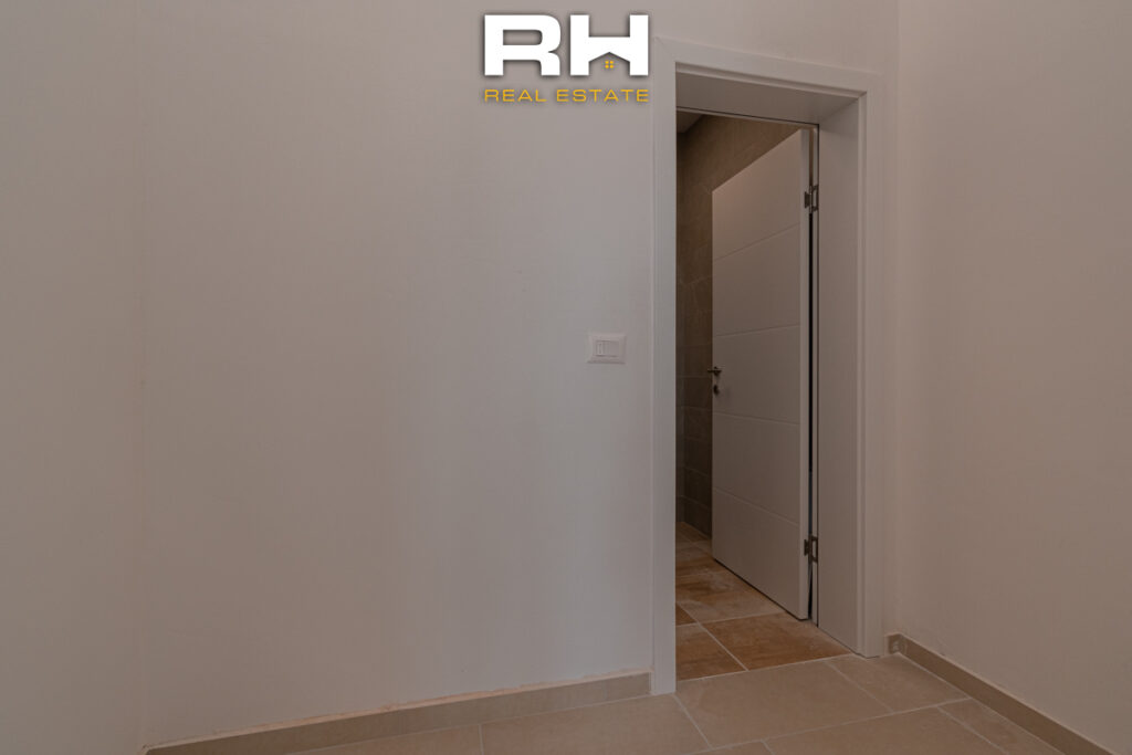 Lokal 35m² me #QIRA në Bregun E Diellit