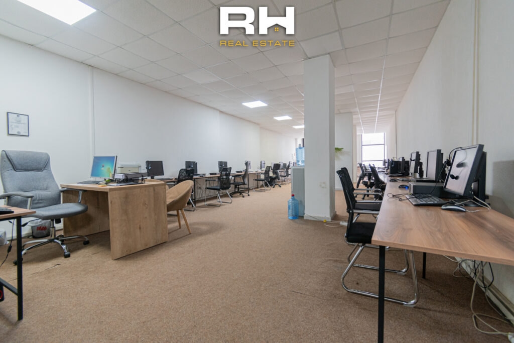 Lokal – Zyre 130m² në SHITJE te Rruga B.
