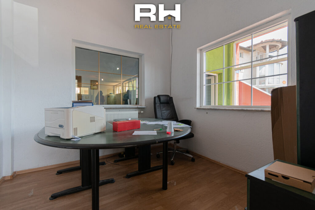 Depo 260m² me #QIRA në Veternik