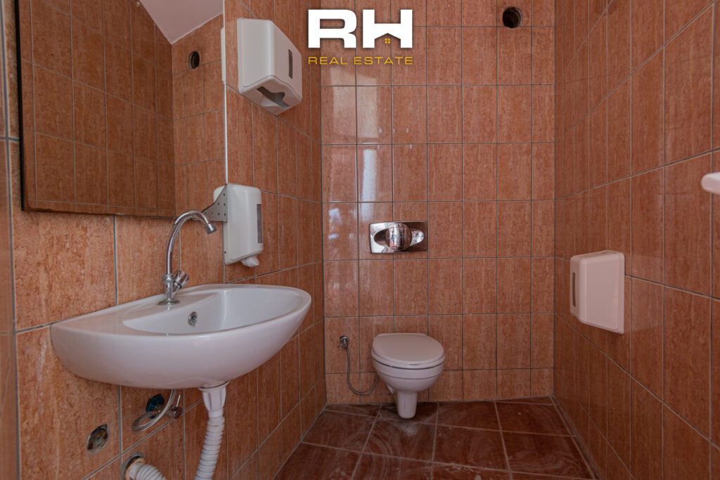Lokal 180m² + 115m² me #QIRA në Bregun e Diellit