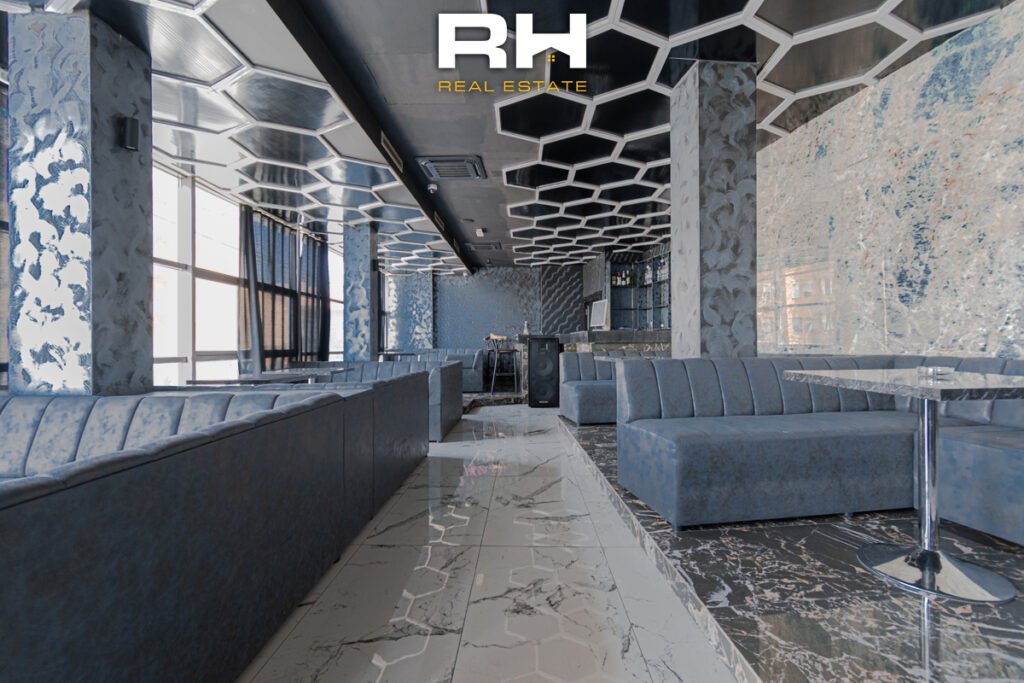 Lokal 168m² + 200m² terasë me #QIRA në Bregun e Diellit
